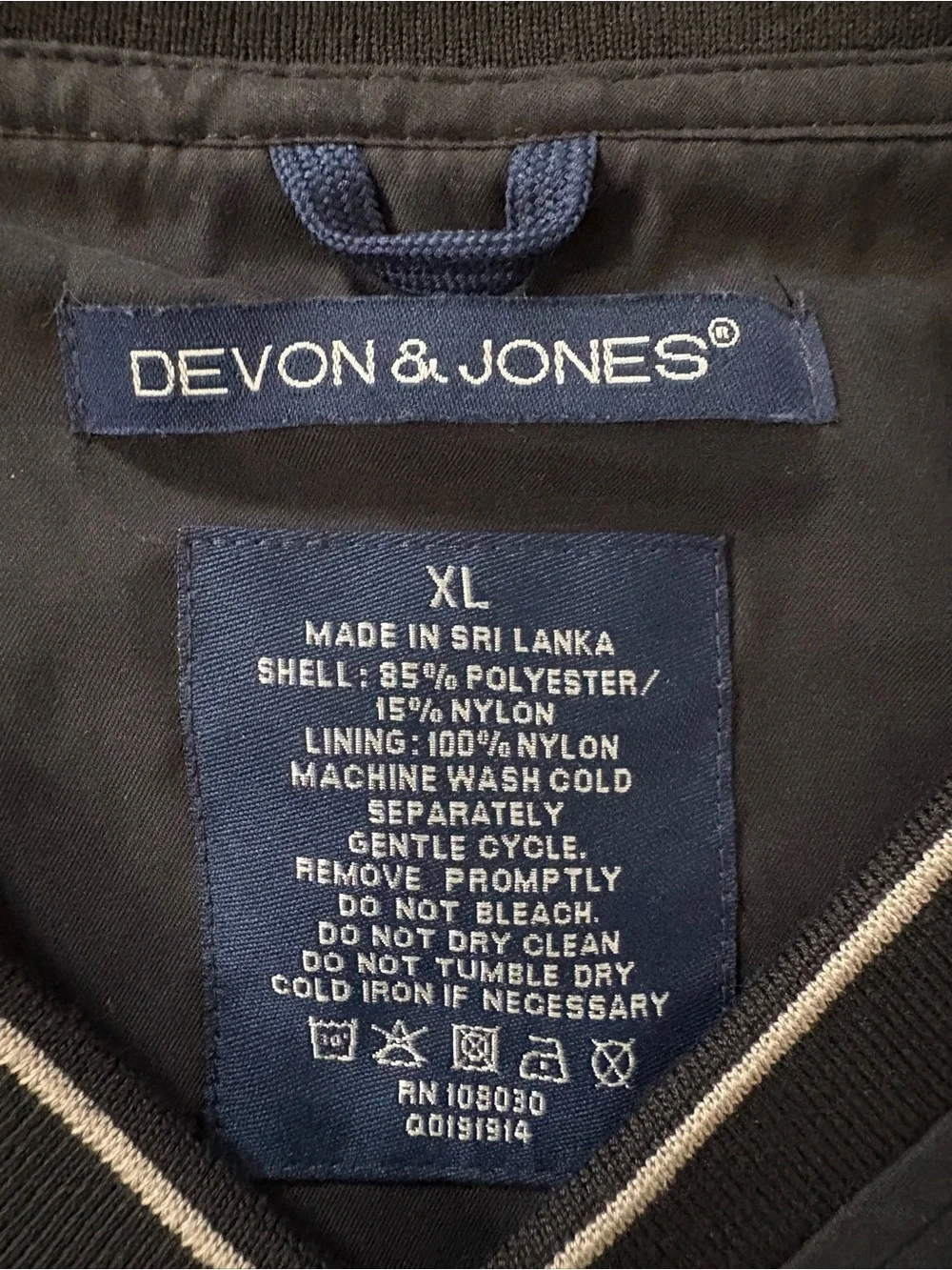 Devon & Jones Kellogg’s Black V-Neck Pullover Sweater